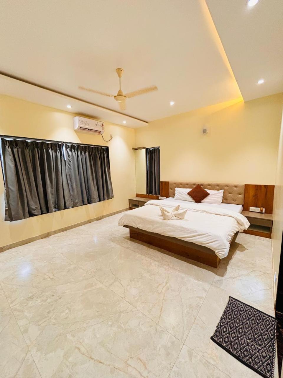 Paramount 3 Ac Bedrooms Hall Garden With Lake View พันช์กานี ภายนอก รูปภาพ