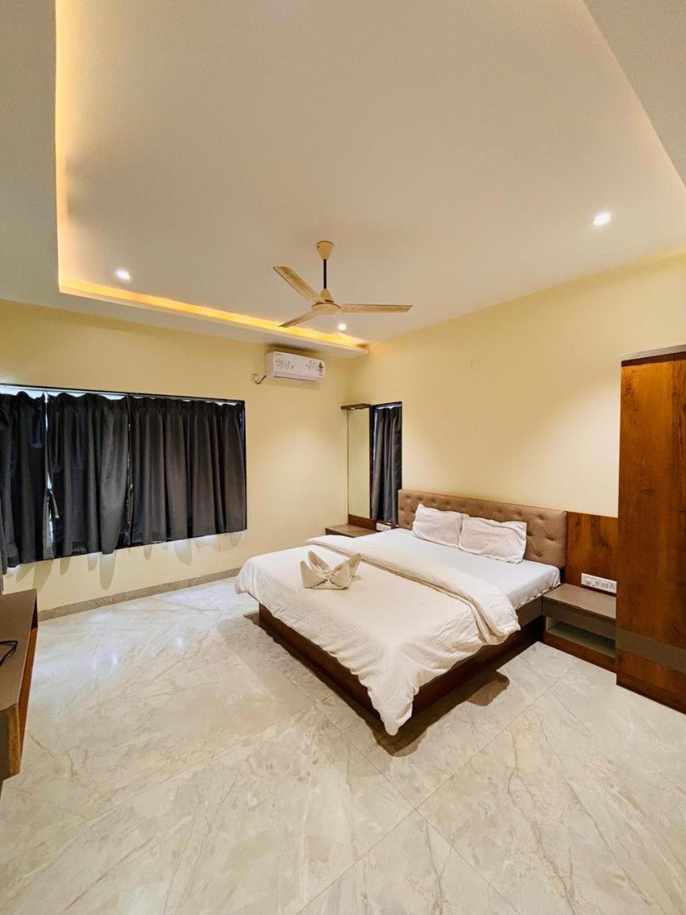 Paramount 3 Ac Bedrooms Hall Garden With Lake View พันช์กานี ภายนอก รูปภาพ