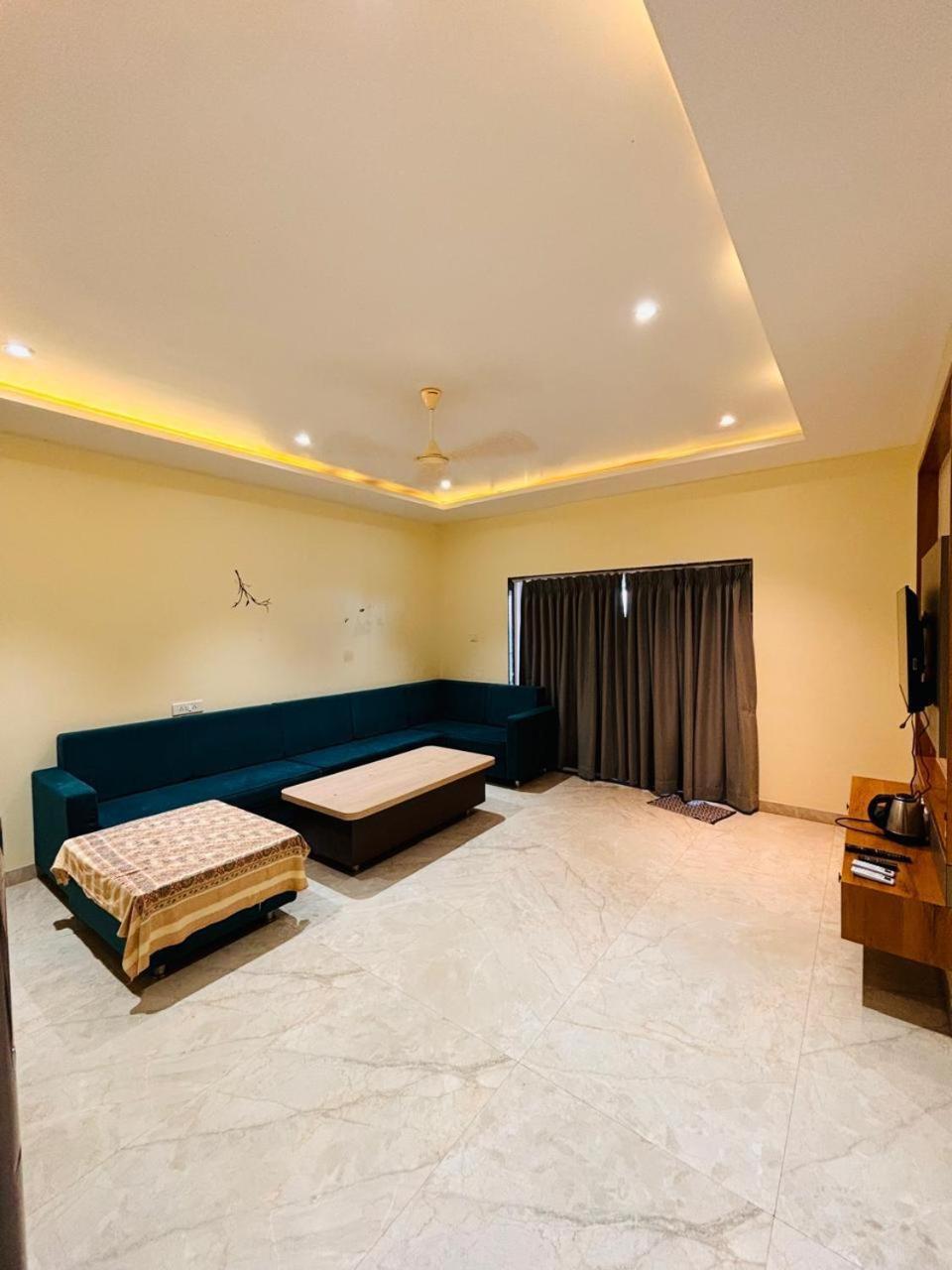Paramount 3 Ac Bedrooms Hall Garden With Lake View พันช์กานี ภายนอก รูปภาพ