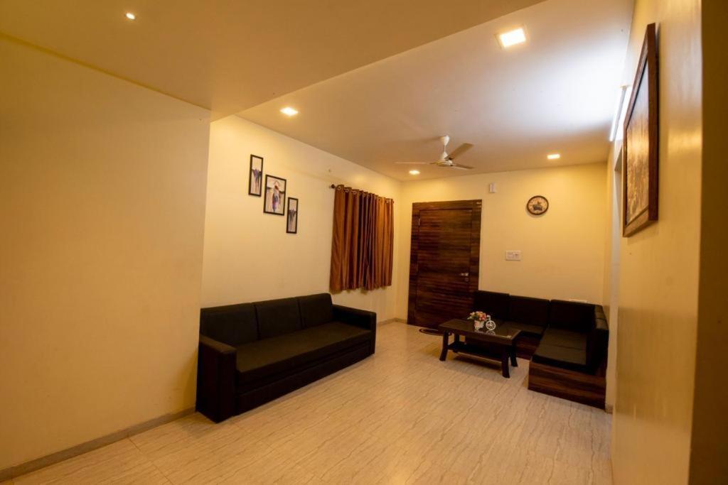 Paramount 3 Ac Bedrooms Hall Garden With Lake View พันช์กานี ภายนอก รูปภาพ
