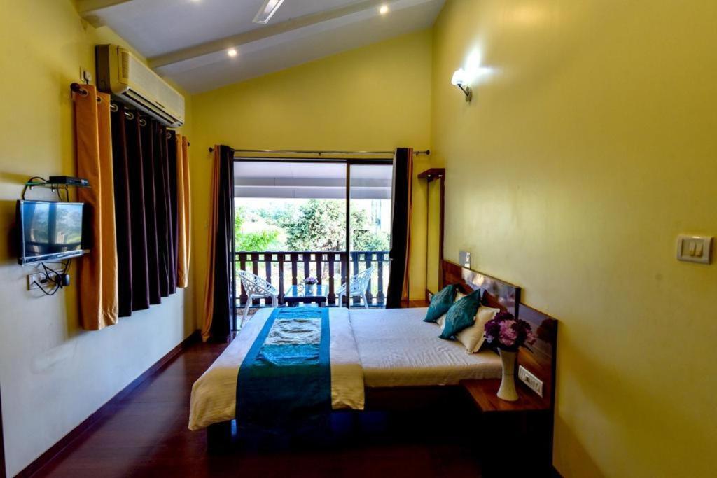 Paramount 3 Ac Bedrooms Hall Garden With Lake View พันช์กานี ภายนอก รูปภาพ