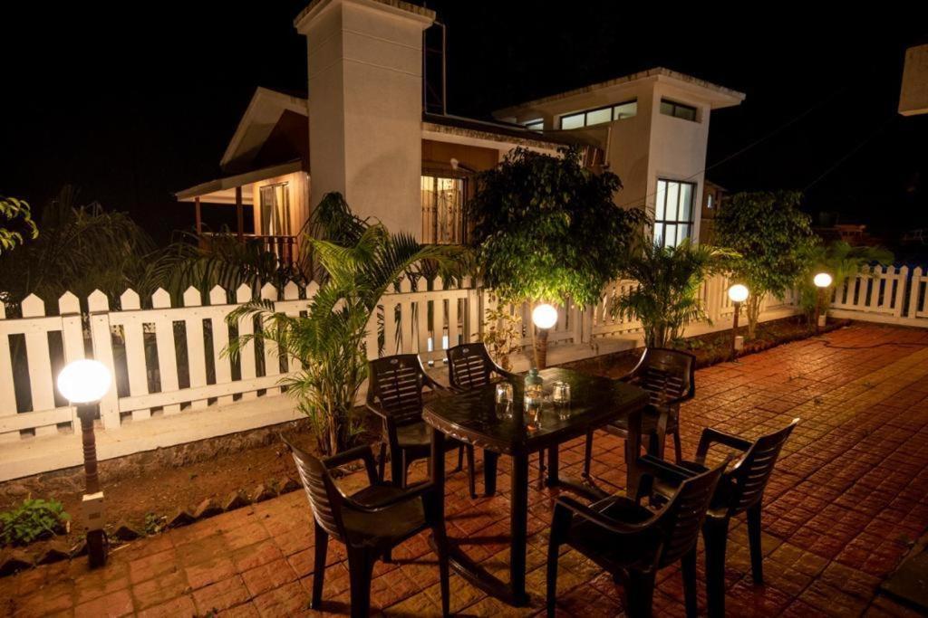 Paramount 3 Ac Bedrooms Hall Garden With Lake View พันช์กานี ภายนอก รูปภาพ