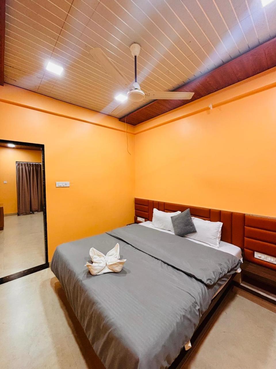 Paramount 3 Ac Bedrooms Hall Garden With Lake View พันช์กานี ภายนอก รูปภาพ